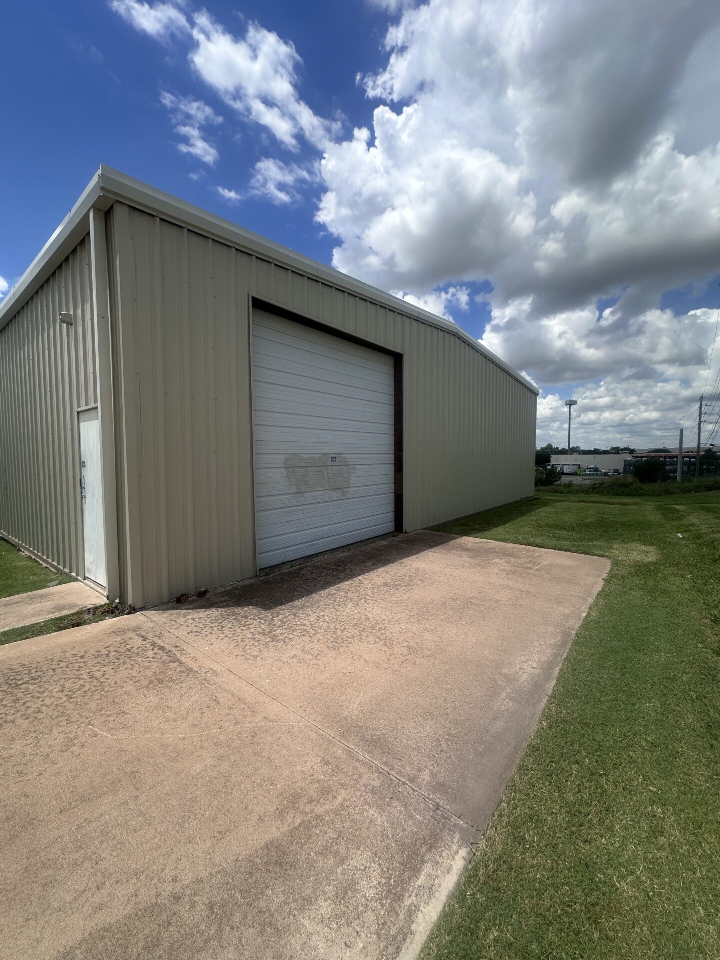 1040W NW 38th